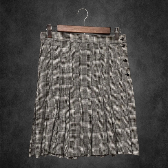 os international Dresses & Skirts - Vintage Black and Gray Knee-Length A-Line Pleated School Skirt